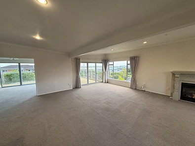 Stunning Water & City Views in Macleans Colleg...