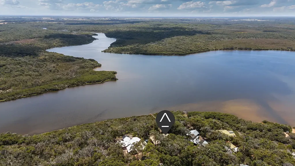 Molloy Island 4房  Island Home with Private Jetty and River Views