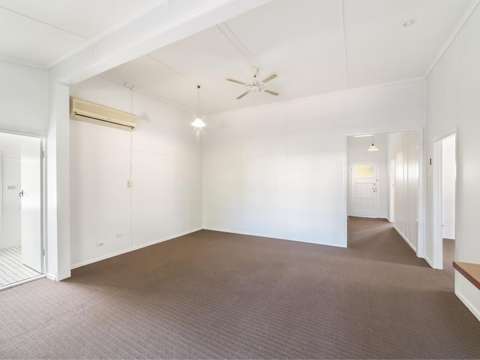 CHARMING THREE BEDROOM UNIT