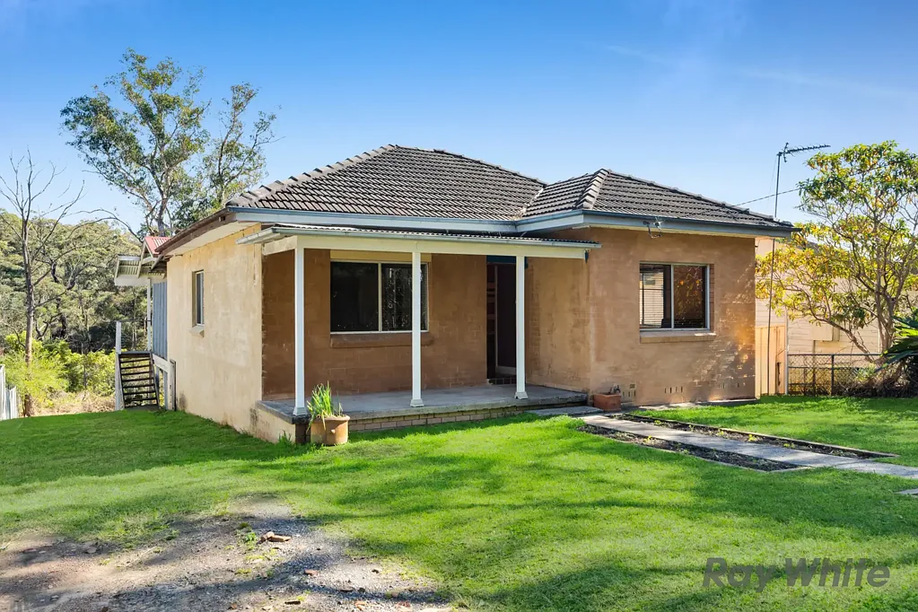 Buxton 3房 翻新良机，潜力无限 Reno Opportunity with Plenty of Potential