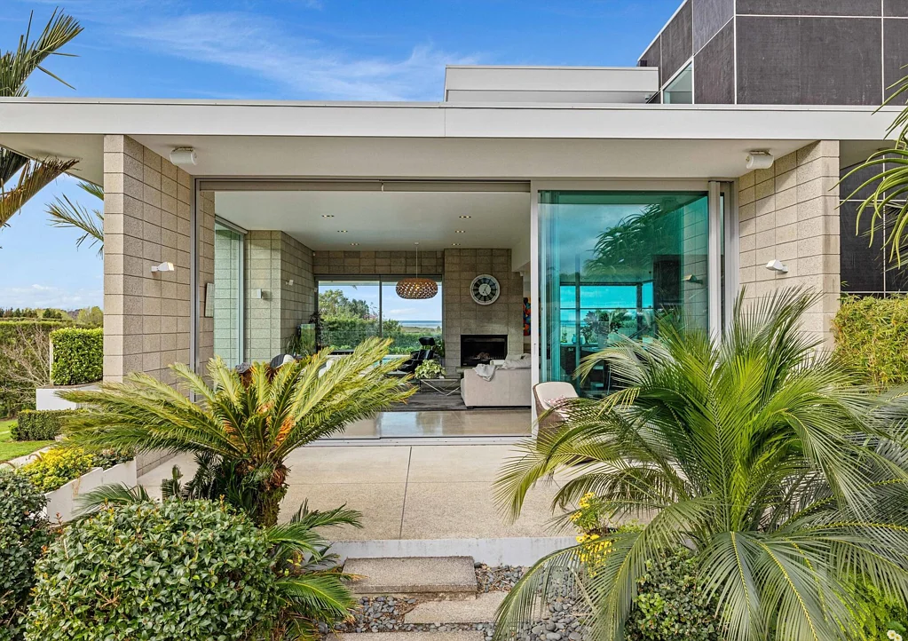 Katikati  Serious views, coastal access, fabulous lifestyle