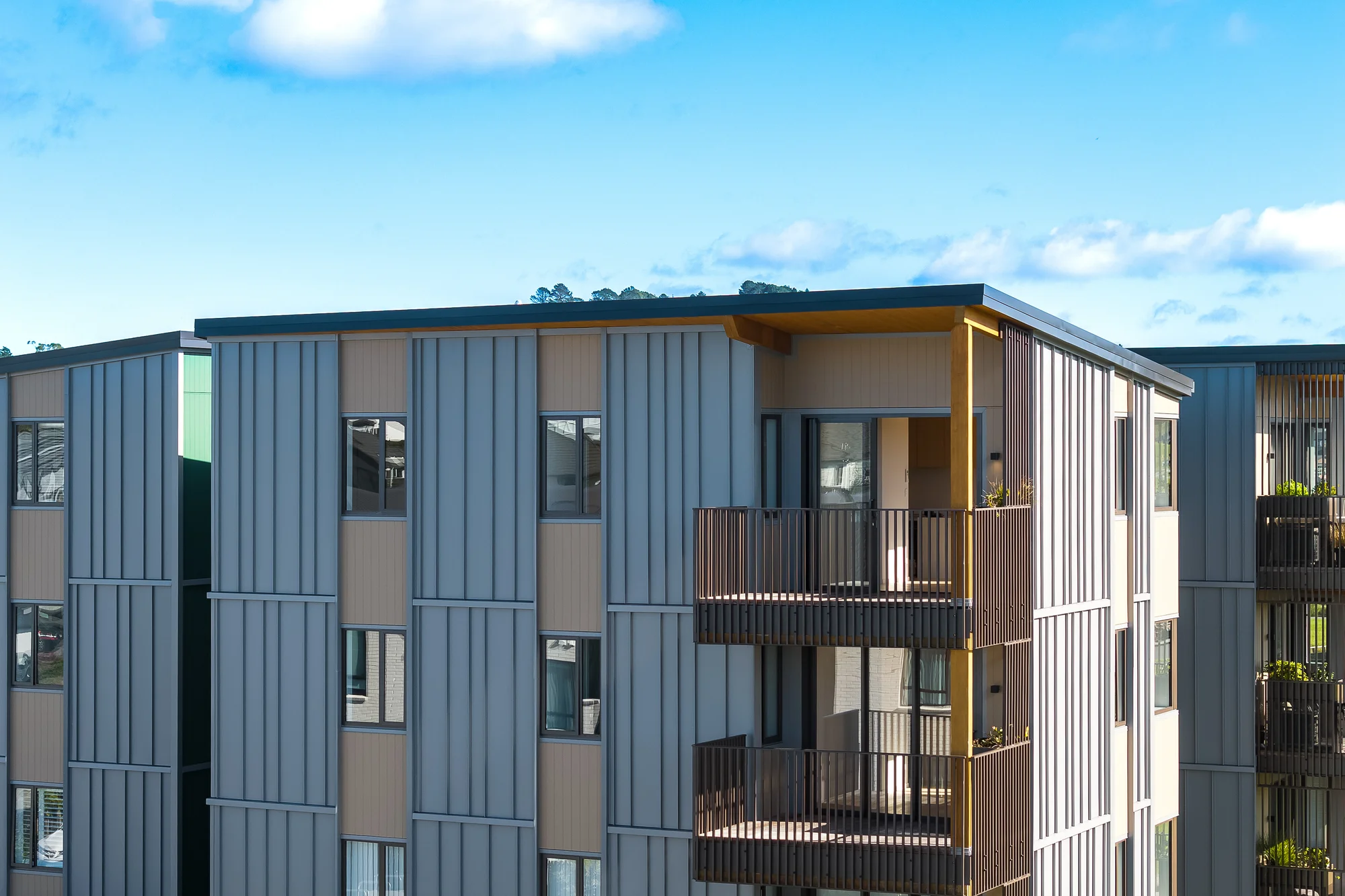 Wainui 3Moenga Top-Floor Living, All-Day Sun!