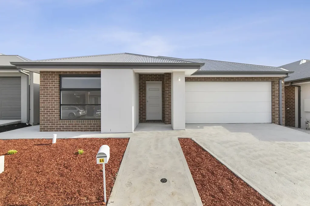 Armstrong Creek 4Habitaciones Stylish and Spacious Living with Investment Appeal