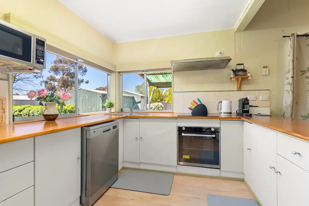 50 Young Street, Oaklands, NSW 2646