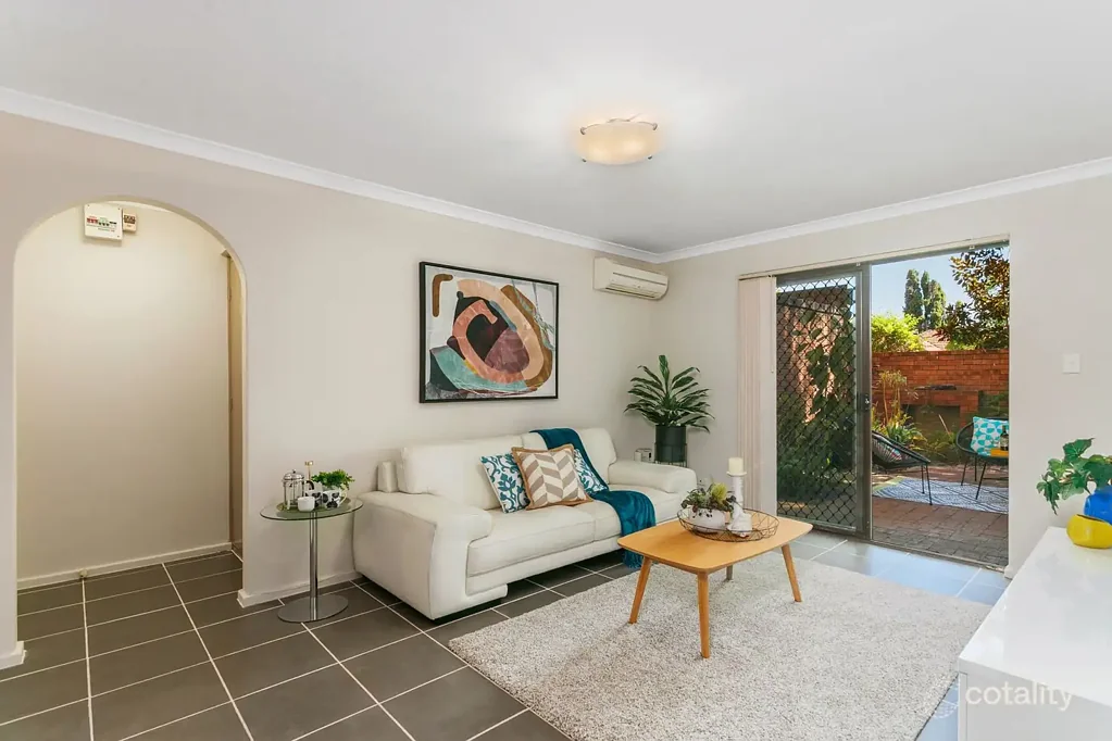 1/8 Gwenyfred Road, Kensington, WA 6151