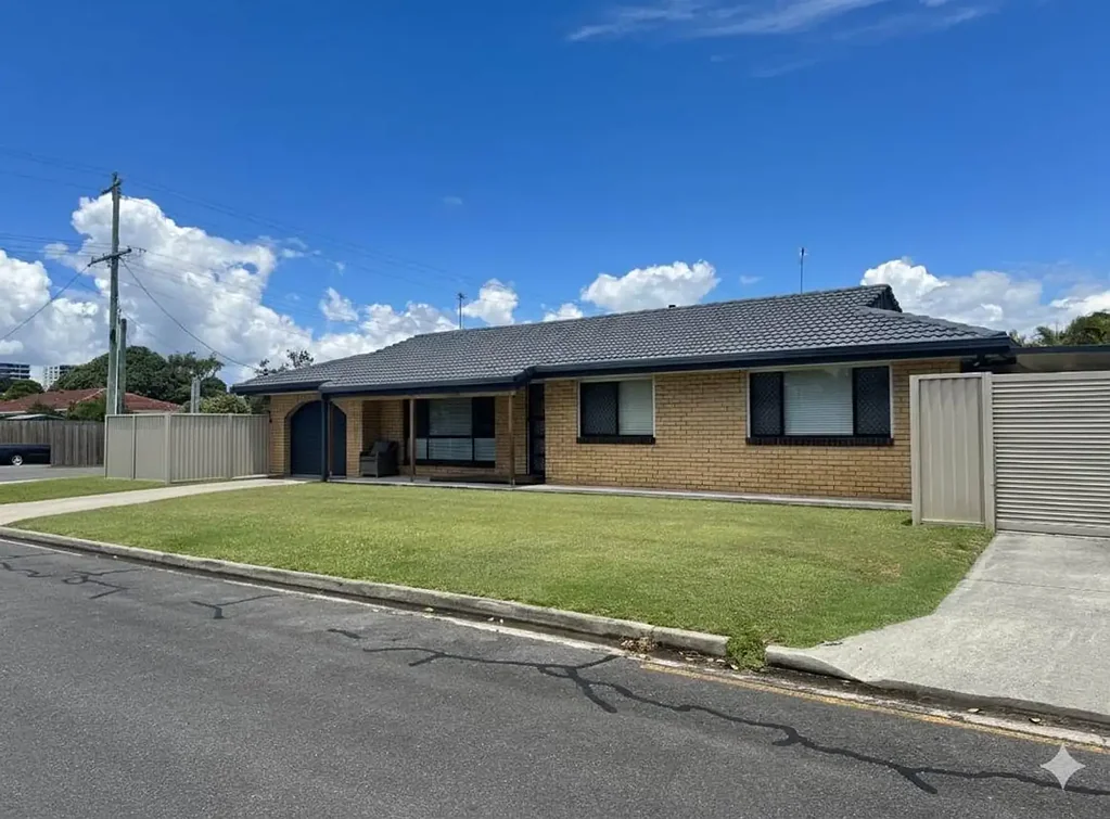 Comfortable Family Living in the Heart of Runaway Bay
