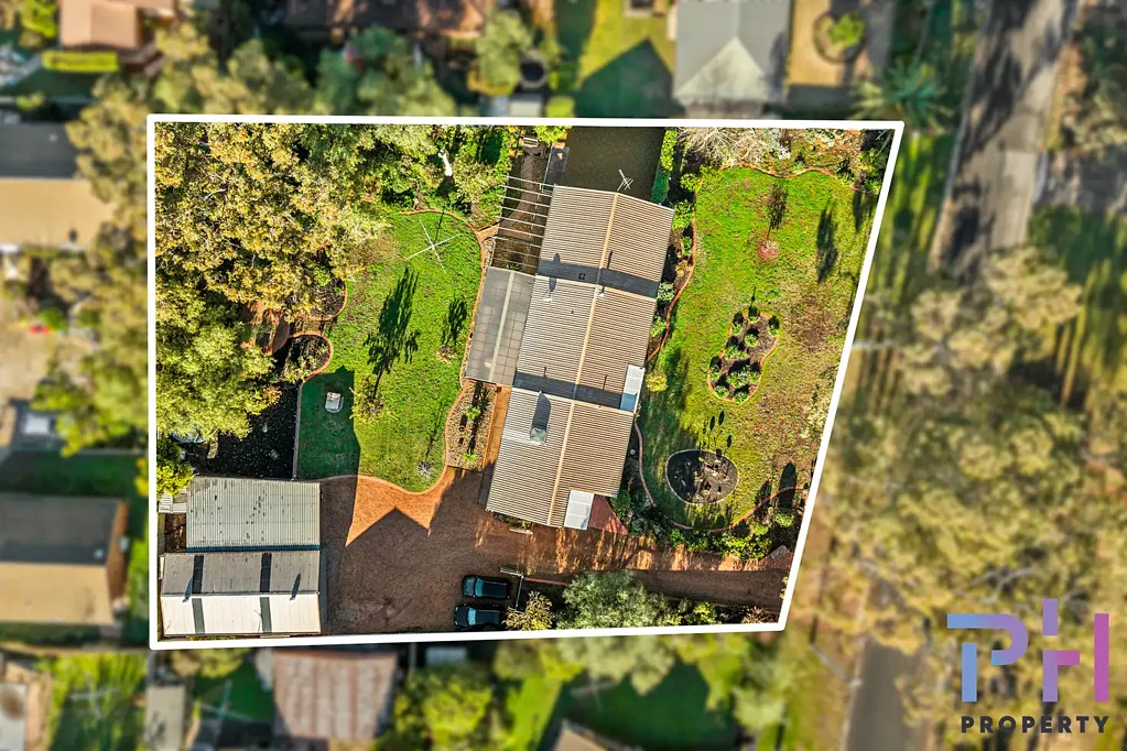 Golden Square 4 Slaapkamer SPACIOUS FAMILY LIVING WITH EXCEPTIONAL SHEDDING ON APPROX 2,400M²