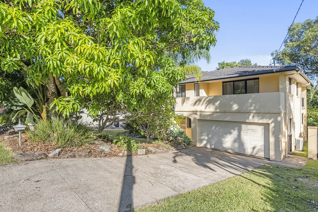 Seaside Bliss: Large 4 Bedroom Home in Sapphire Beach