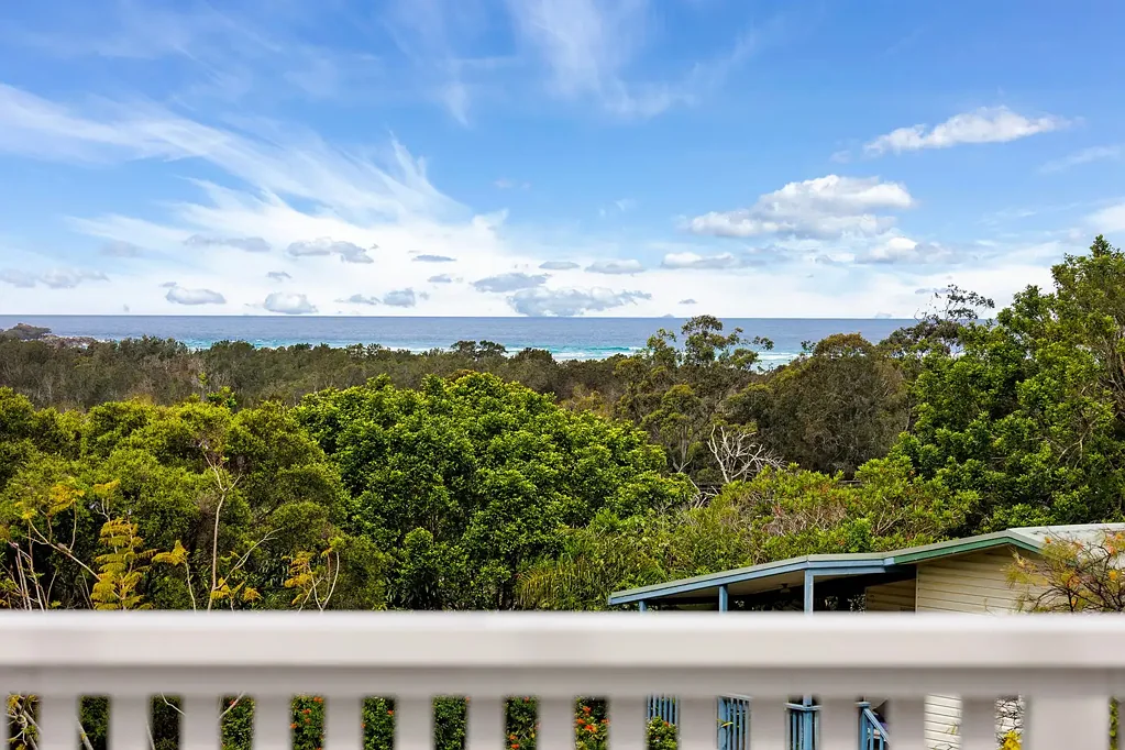 Nambucca Heads 3कमरा Coastal Cottage with Sweeping Ocean and River Views