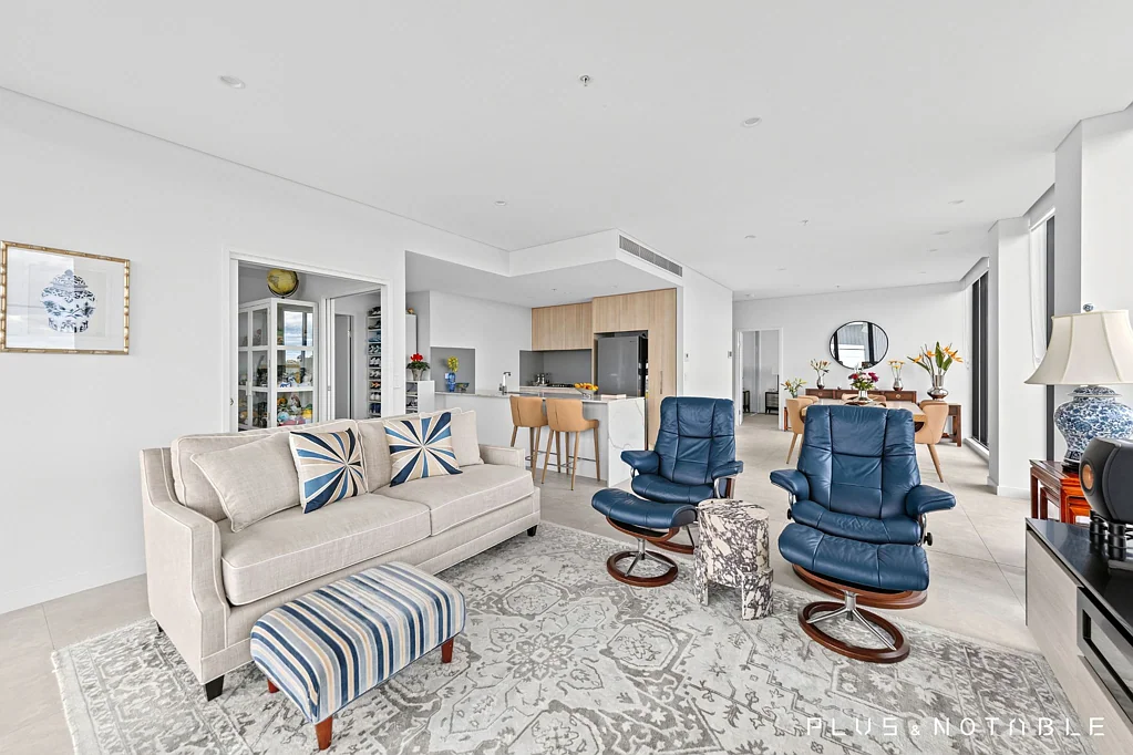 Castle Hill Luxury Corner Apartment with Three Bedrooms & Two Car Spaces