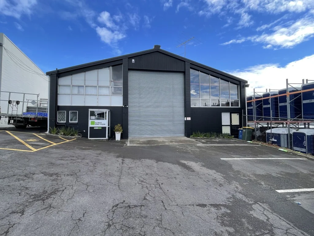 Wairau Valley 365 sqm Wairau Warehouse + Secure Yard