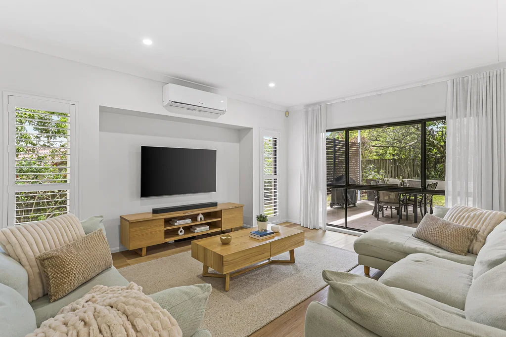 4 Hemes Close, Pacific Pines, QLD 4211