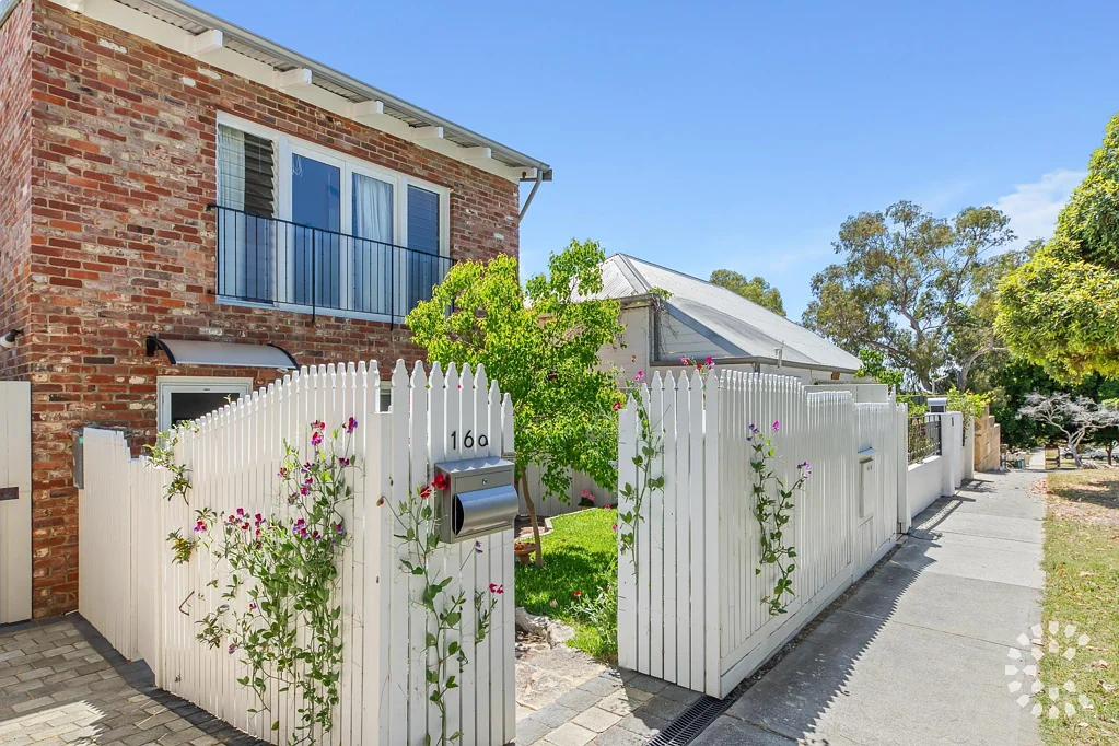 16A Knutsford Street, Fremantle, WA 6160