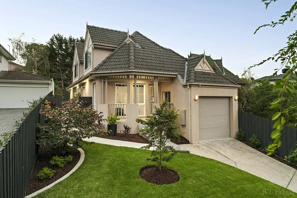 Templestowe 3房 Kenman Reserve翠绿景致 优雅奢居 诱人风格 明亮宽敞 娱乐空间 顶级灵活 北向庭院 便捷交通 A Sun-Soaked and Stylish Entertainer