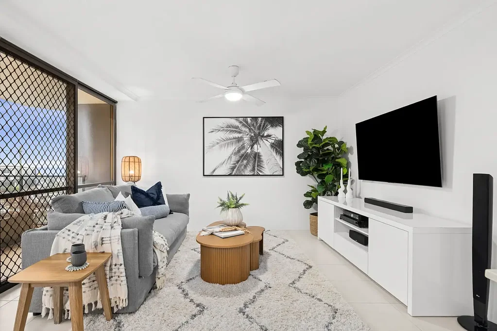 Palm Beach 2 Bedroom Freshly Updated Ocean-View Apartment