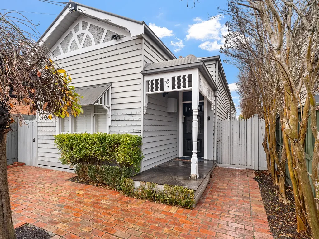 Charming home with modern touch !