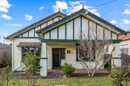 8 Ferry Crescent, Brunswick West