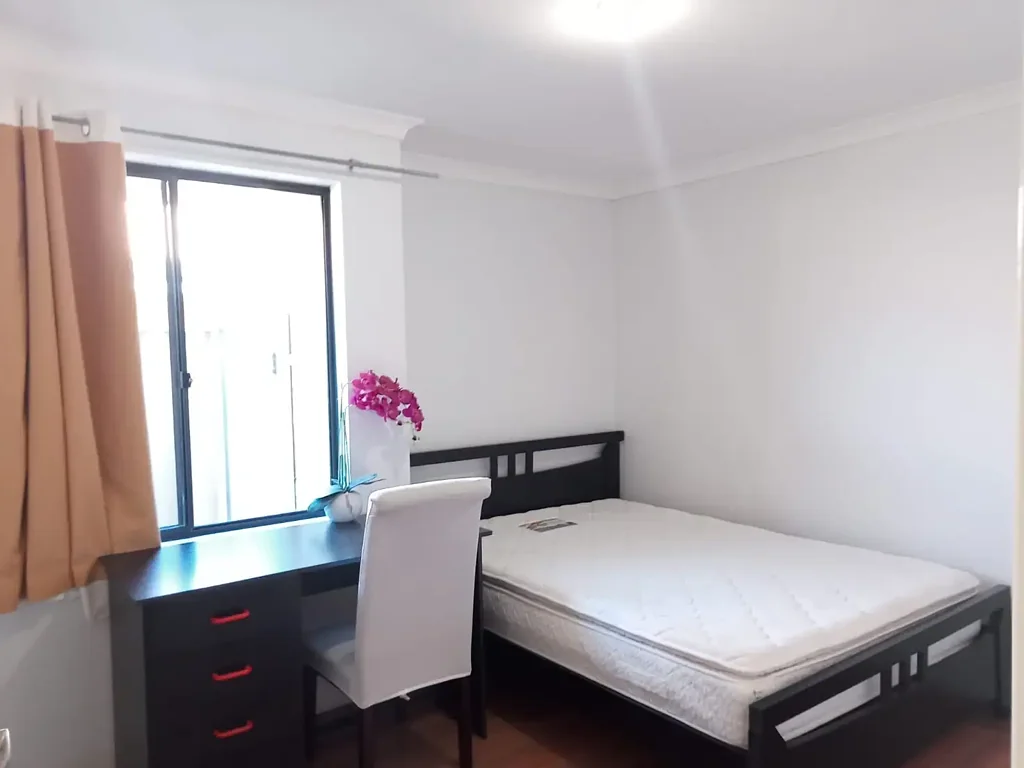 LARGE MASTER Room Opposite Curtin Uni.  WIFI and All Bills included.