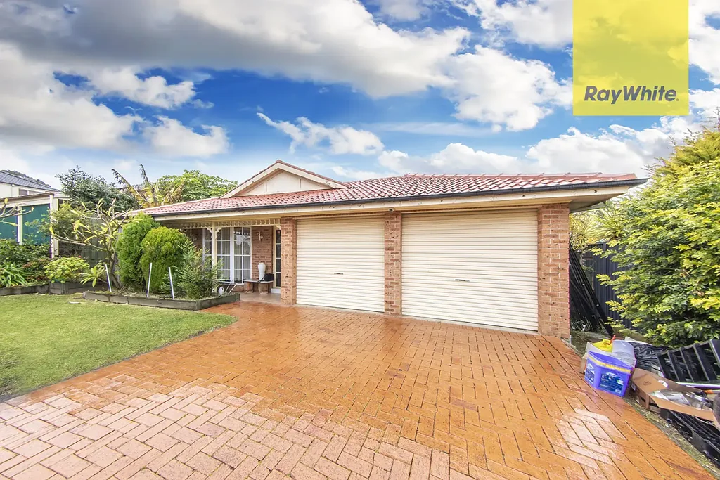 Charming & spacious 4 bedroom family home in the perfect location!!
