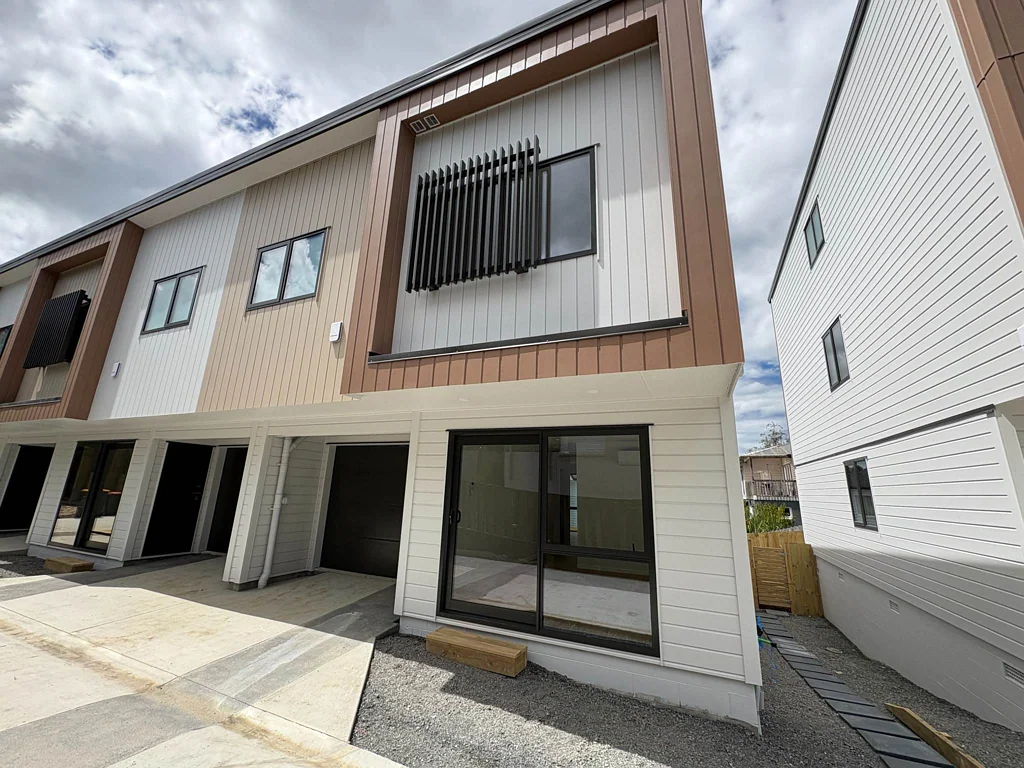 Modern & Sophisticated Literally New 3 Bedroom...