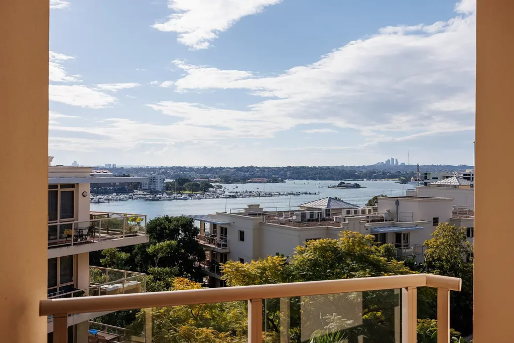 Top-floor harbour residence in ‘Pinnacle’ resort setting