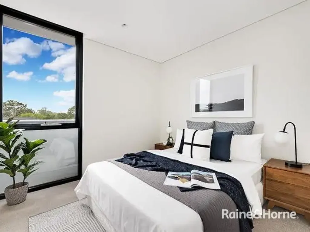 MODERN ONE BEDROOM WITH STUDY!