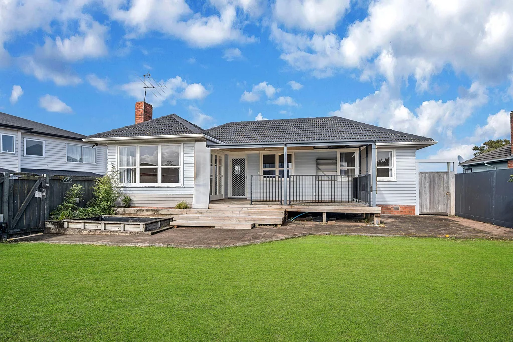 Howick 3 Bedroom Unlock the Potential - A Rare Howick Opportunity