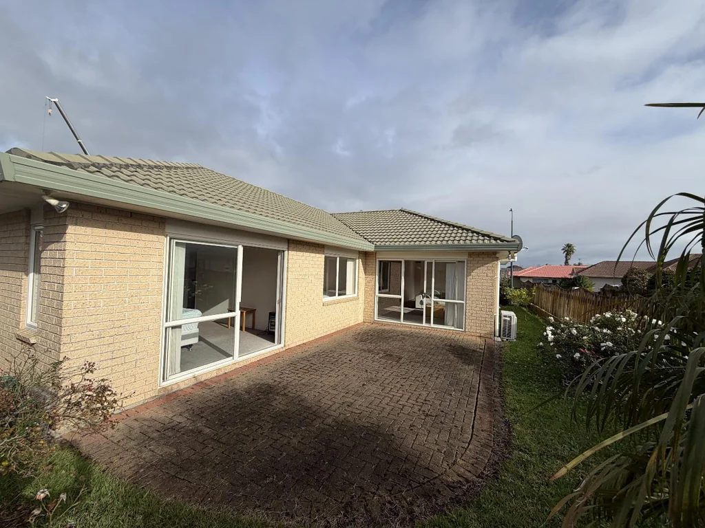 Spacious 3-Bedroom Home in Desirable Golflands