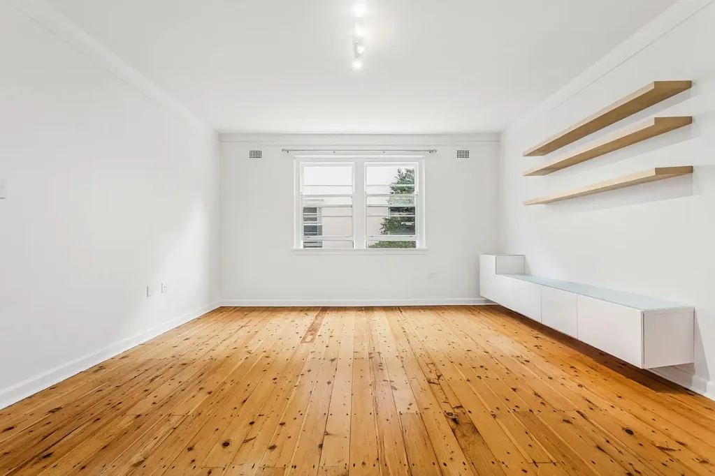 TWO BEDROOM APARTMENT IN PRIME LOCATION!