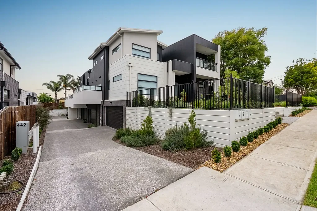 Essendon West 3Kwarto Modern Townhouse for Easy Living