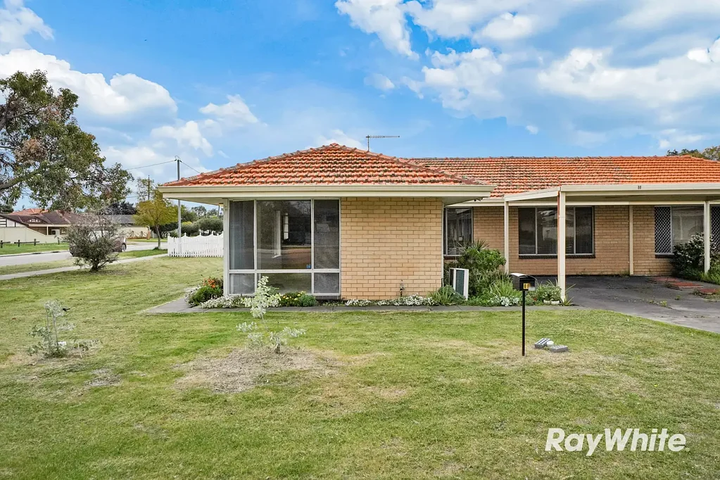 Dianella 3Moenga Fall In Love In Valentine! Spacious Duplex Half in Sought-After Dianella