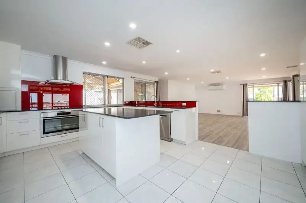 Swan View 5 Bedroom LARGE 5 BEDROOM HOUSE WITH A SWIMMING POOL ON A QUIET CUL DE SAC!