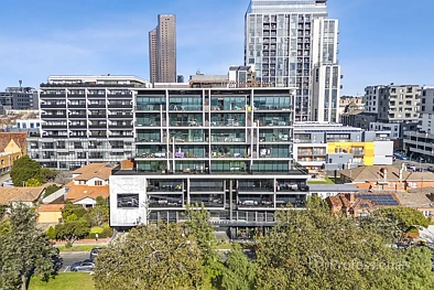 Box Hill 2房 阳光充足、朝北的公园旁公寓,位于 Box Hill 中心 Sunlit North-Facing Parkside Apartment in the Heart of Box Hill