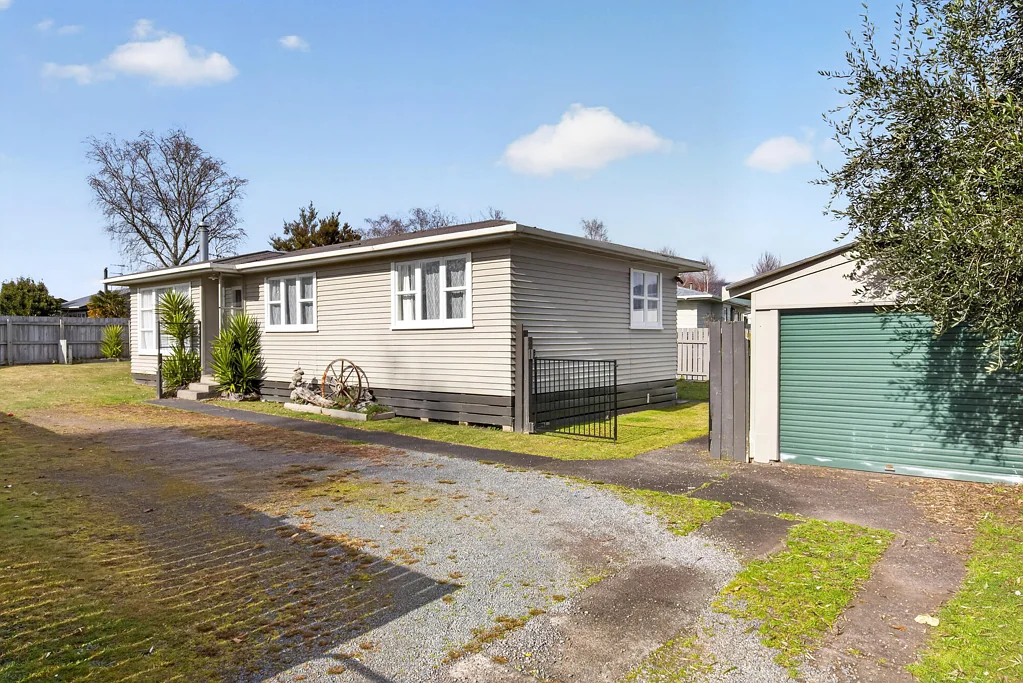 Turangi 3 Bedroom Family Living with Privacy and Convenience