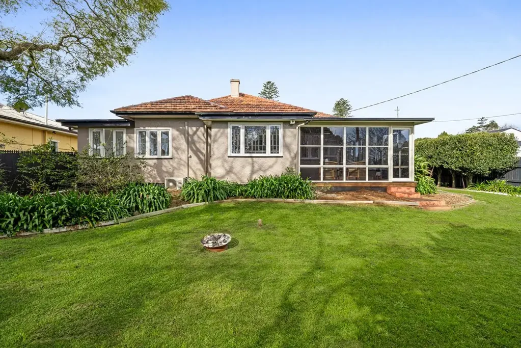 East Toowoomba 4 Bedroom Charming Art Deco Residence in Prime East Toowoomba Location
