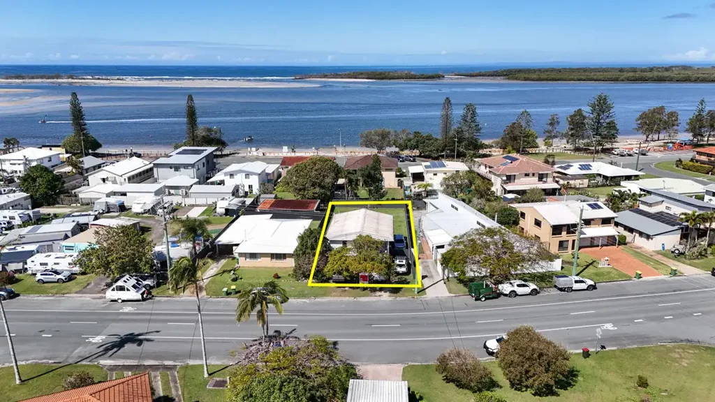 Golden Beach 3 Bedroom ENDLESS OPPORTUNITIES