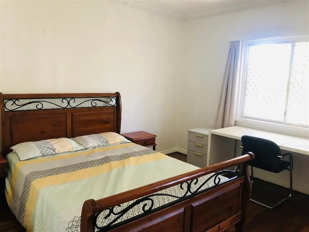 One room - Near to Acacia Marketplace and easy access to CBD