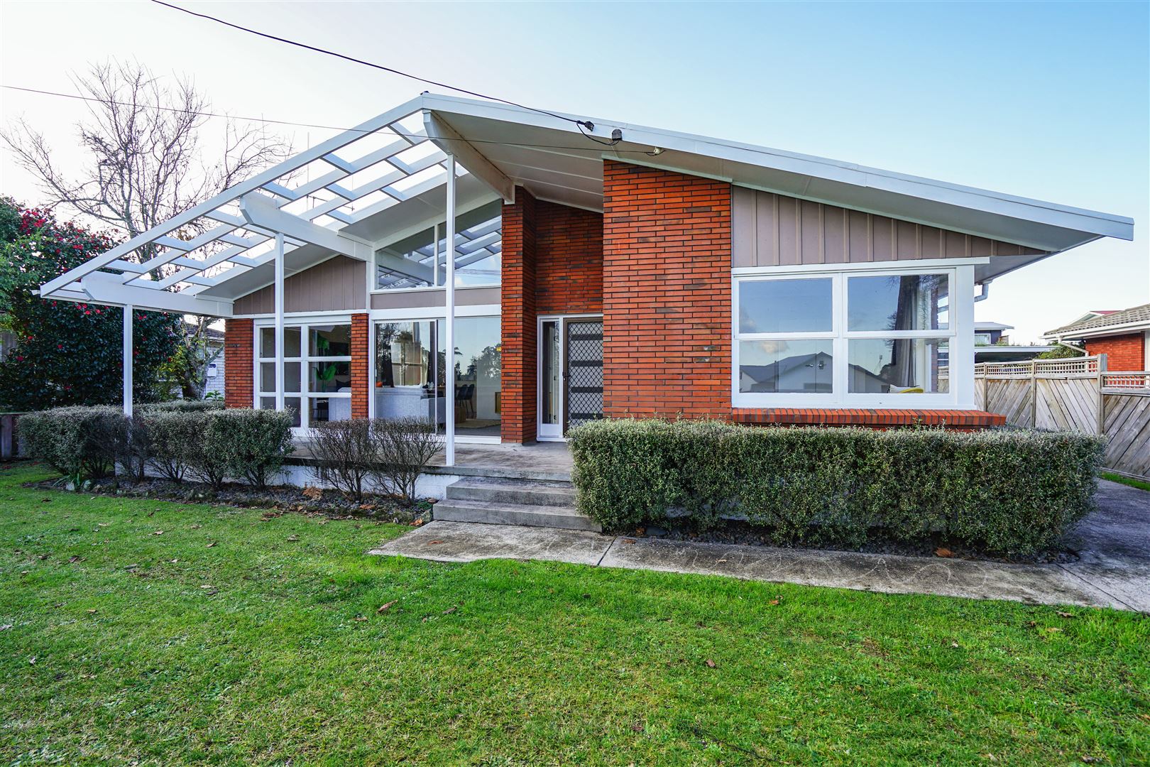 984 River Road, Queenwood