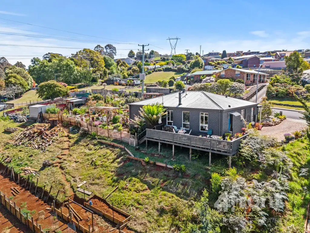 Romaine 4 Bedroom A gardeners paradise