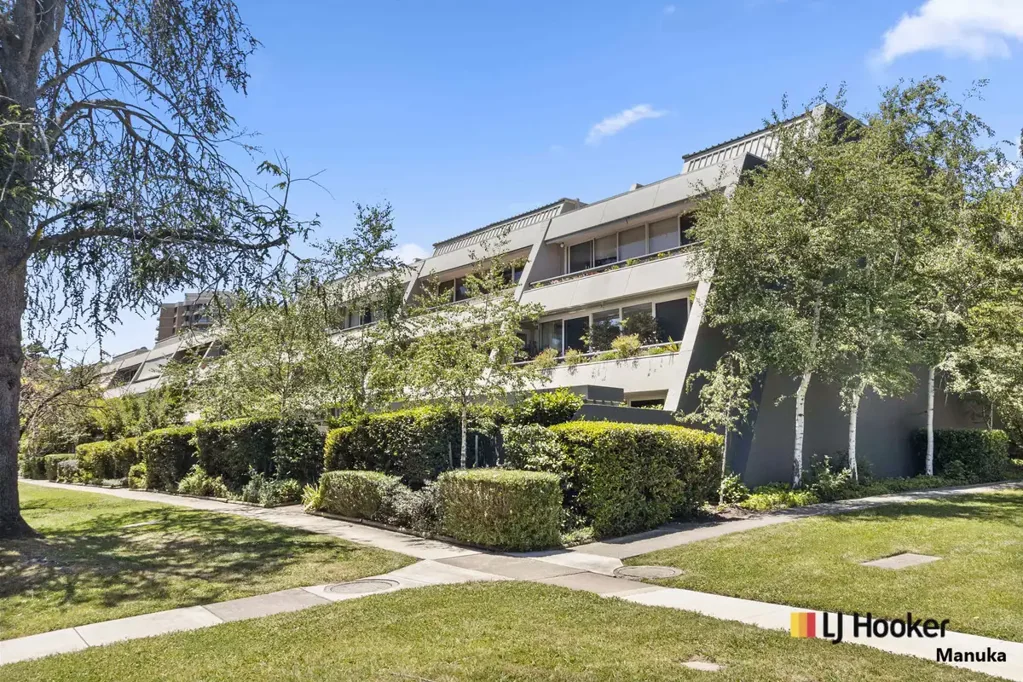 Fantastic Location Overlooking Telopea Park