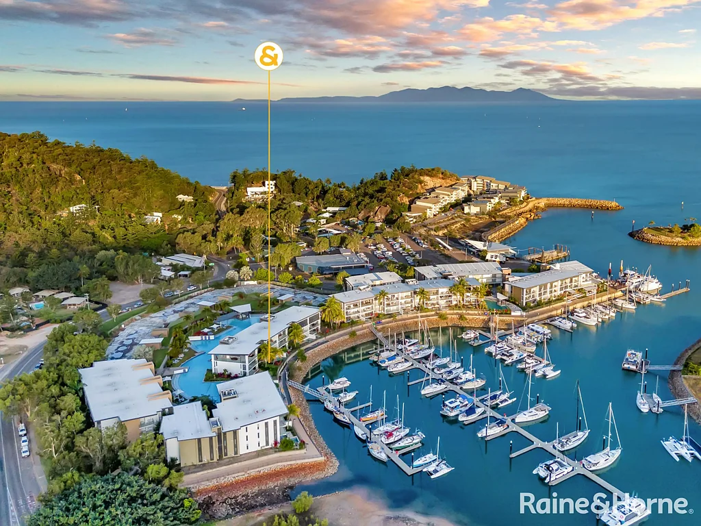Nelly Bay 3Moenga Exclusive Executive Waterfront Residence - Marina and Coral Sea Views