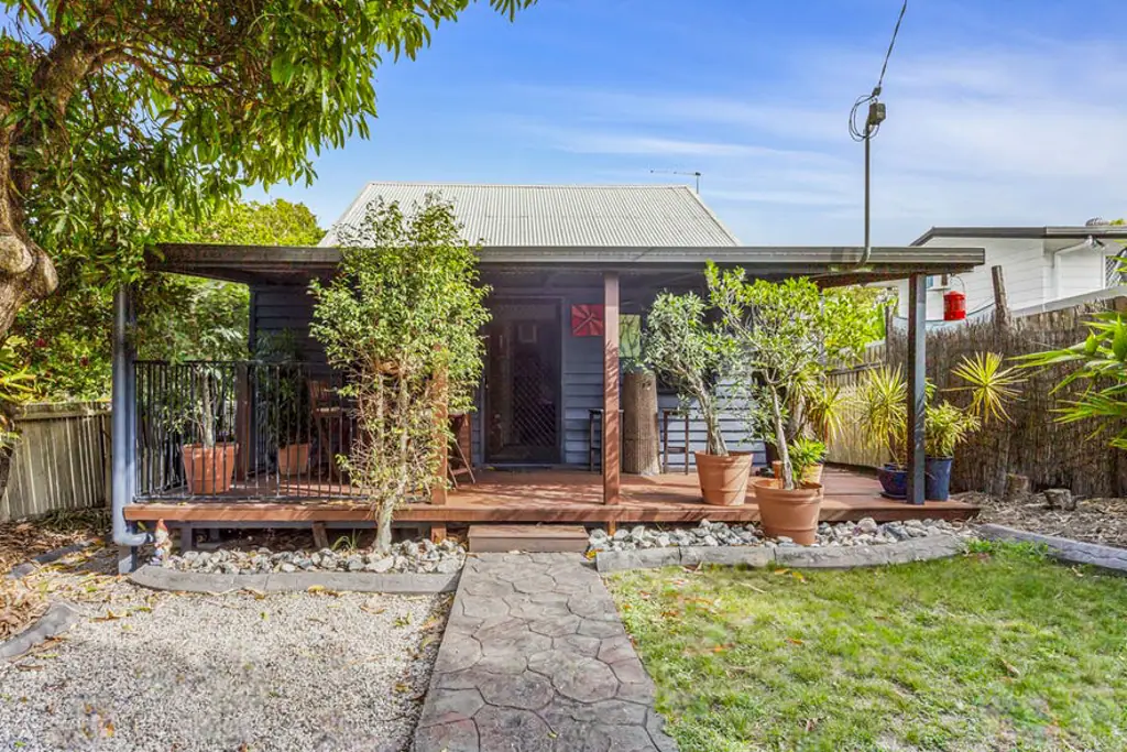 42 Stack Street, Koongal, QLD 4701