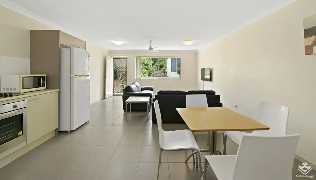 Large 3 bedrooms 3 Ensuites