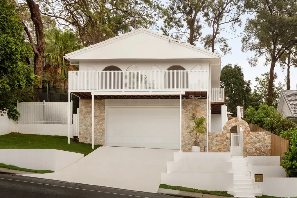 Holland Park 4 Bedroom Appearing as new in popular location