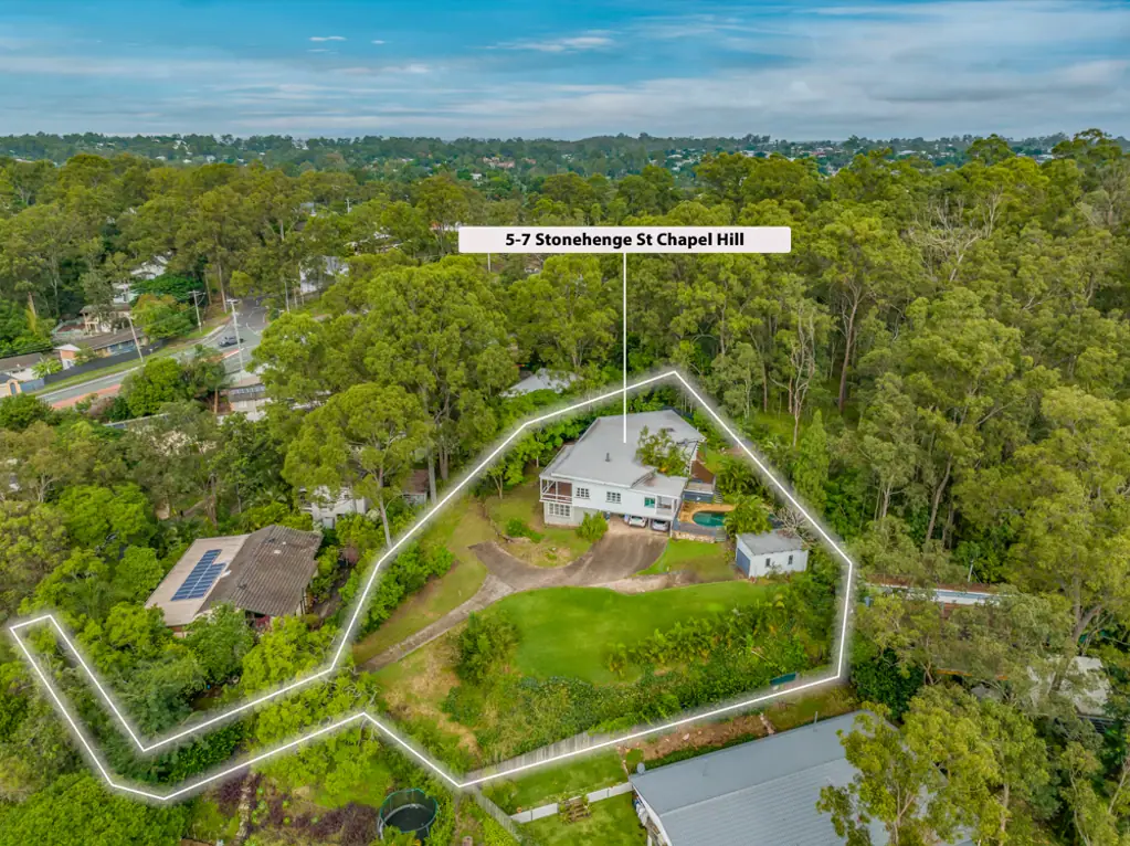 Chapel Hill 4 Slaapkamer Elevated Cul-de-Sac Estate: Massive 2,200sqm+ Landholding with Views
