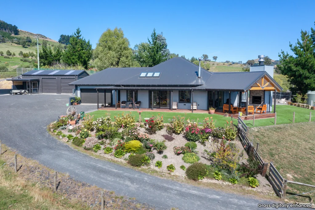 East Taieri 3Zimmer Sun-drenched home on 2 hectares.