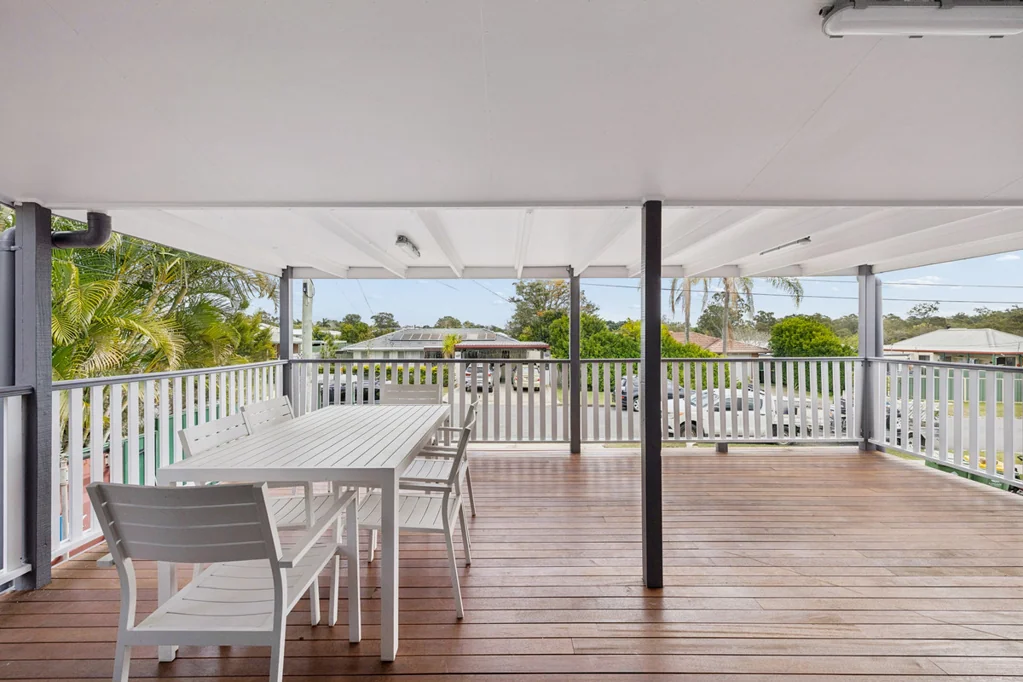 Hillcrest 3房 翻新高层住宅，占地720平方米，楼下空间宽敞 Renovated Family Home on 720m² | Exceptional Downstairs Flexibility