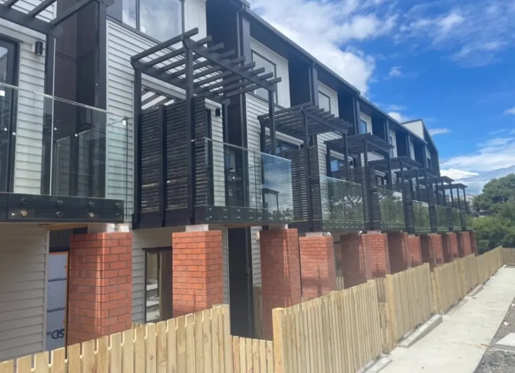 This well-maintained townhouse offers comfortable living with 2 spacious bedrooms.