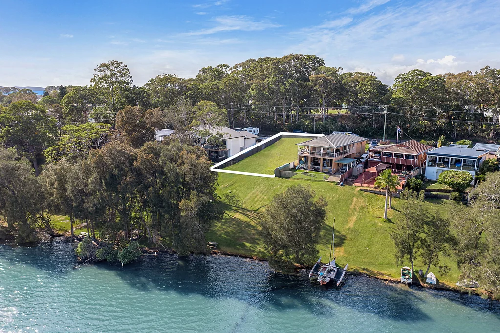 Mannering Park Deep waterfront land on Lake Macquarie