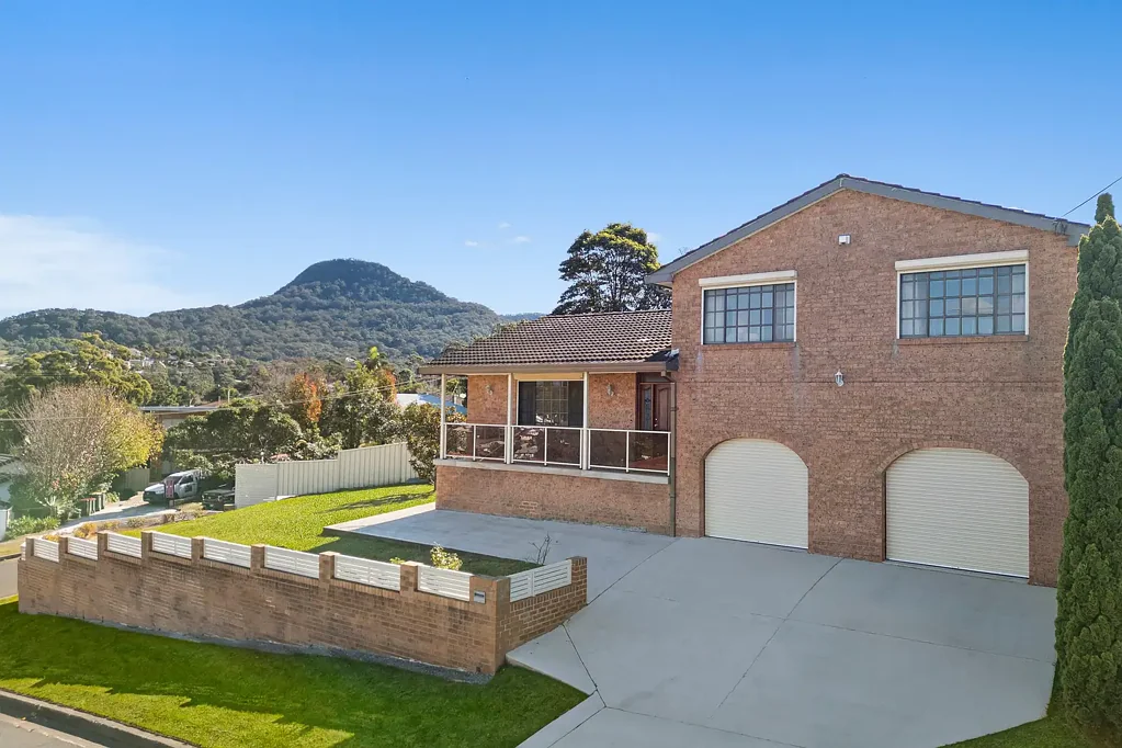 Unanderra 4Moenga A Family Home Offering Space, Comfort, Flexibility and Lasting Quality.